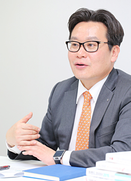 Director of AMOREPACIFIC New Growth BU, Shim Jae-wan - AMORE STORIES ...